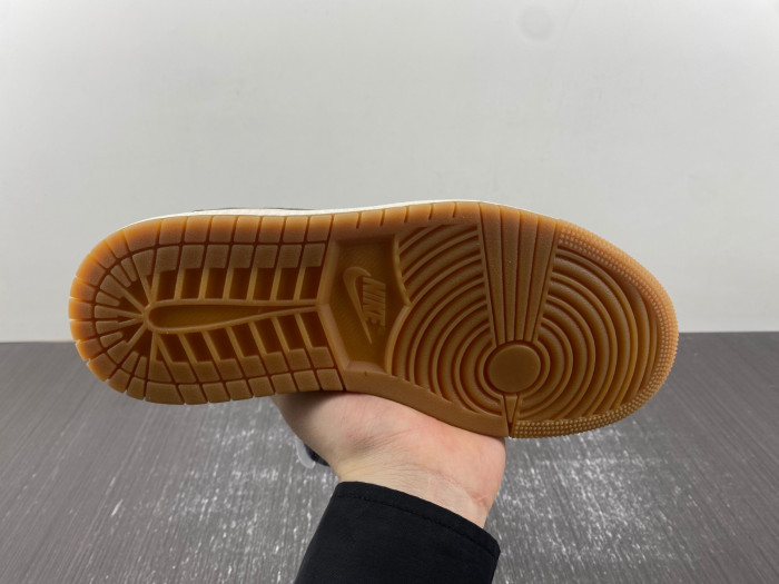 Travis Scott x Air Jordan 1 Low DZ4137-700