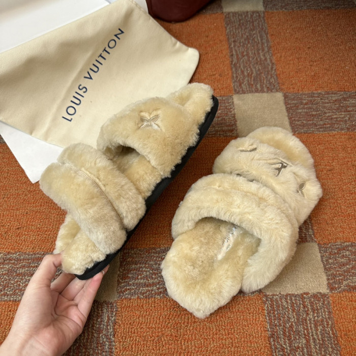 LV SLIPPERS