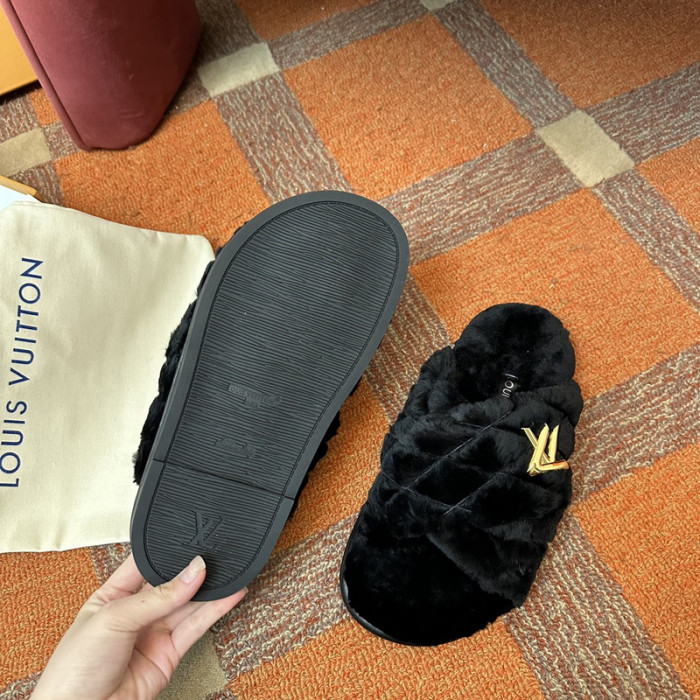 LV SLIPPERS
