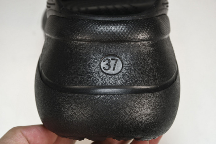 BLCG POOL CROCS  SLIDES W1S8E-1000