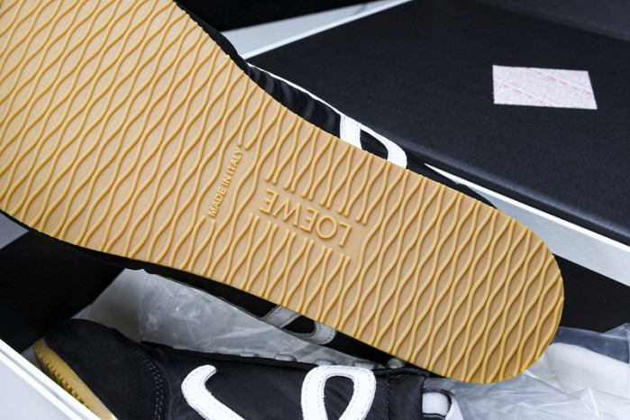 L*0ewe Ballet Runner  LW-FOR03