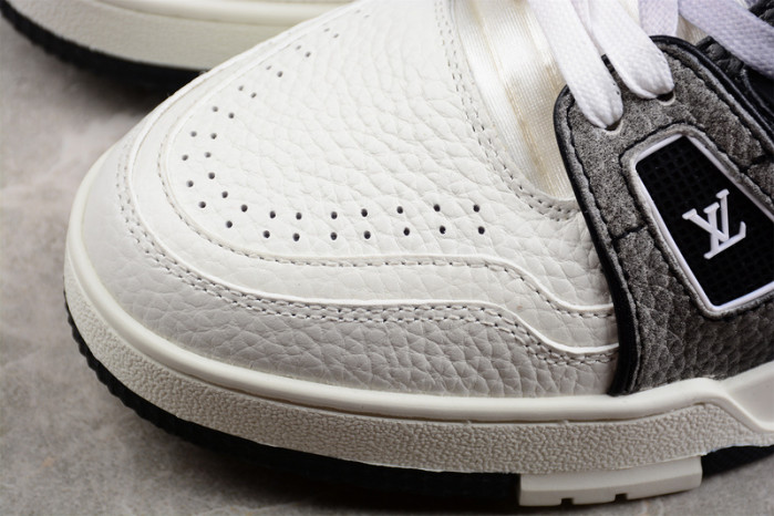 LV SNEAKER LOW YEE-016