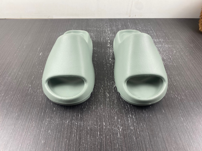 YEEZY SLIDE  ID5480
