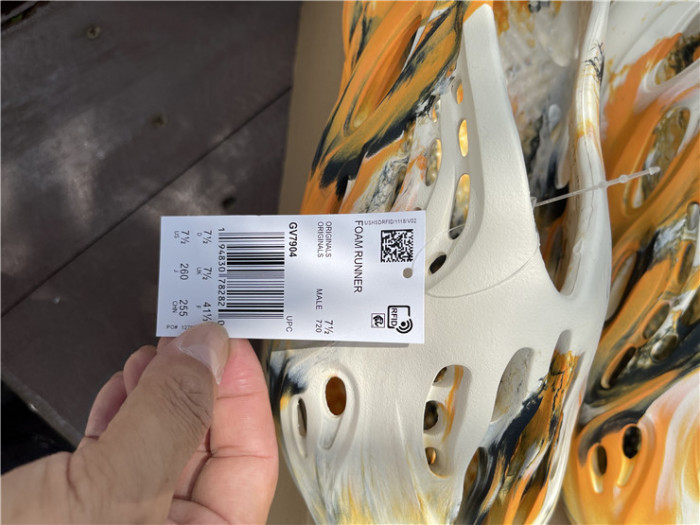 Adidas Yeezy Foam RNNR MXT Moon