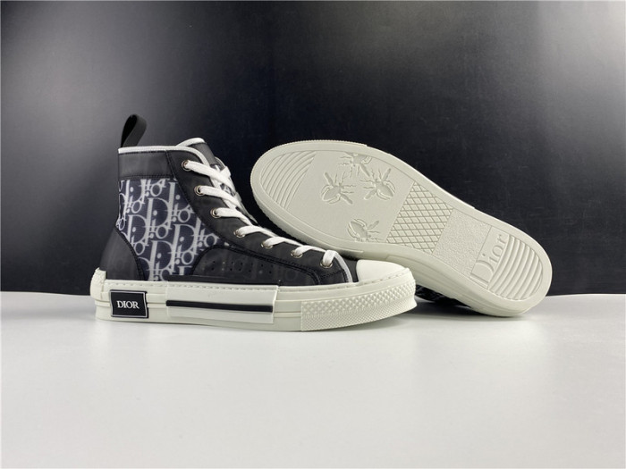 D10R B23 Oblique High Top Sneaker